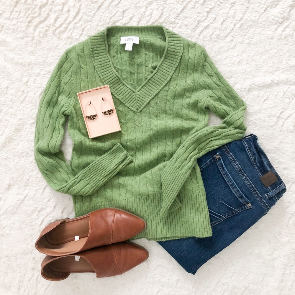 Anne Taylor Loft Green Cable-Knit Sweater V Neck S